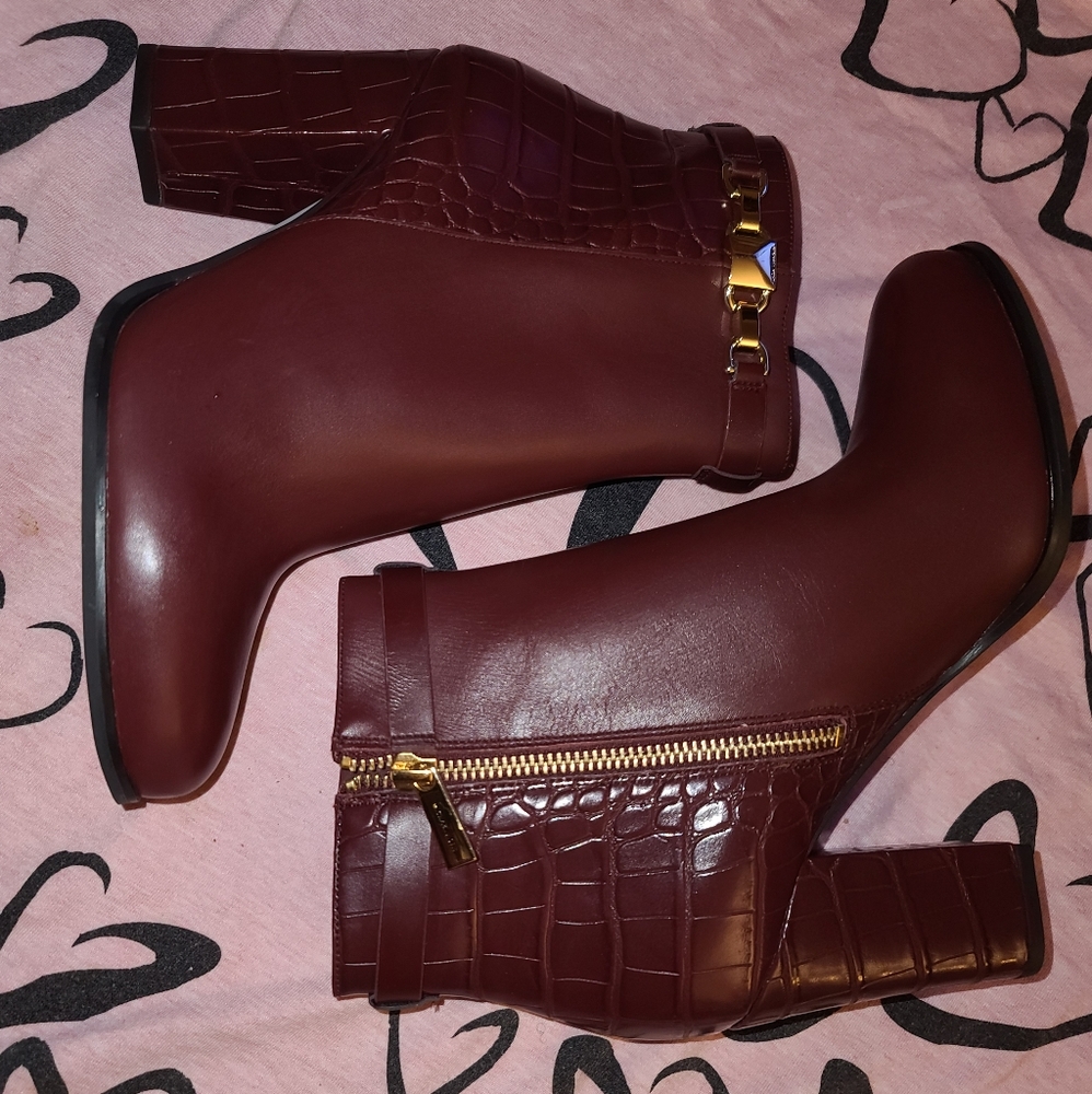 Micheal Kors Boots
